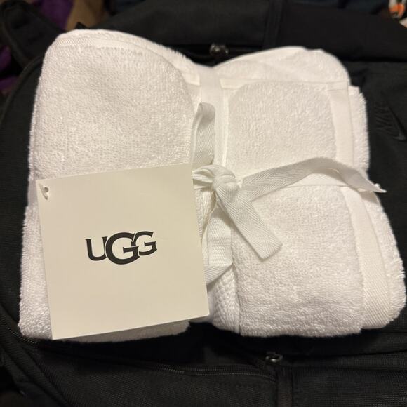UGG White Pasha Hand Towel Set (2 Towels) 16x28 in BRAND NEW - Picture 1 of 3